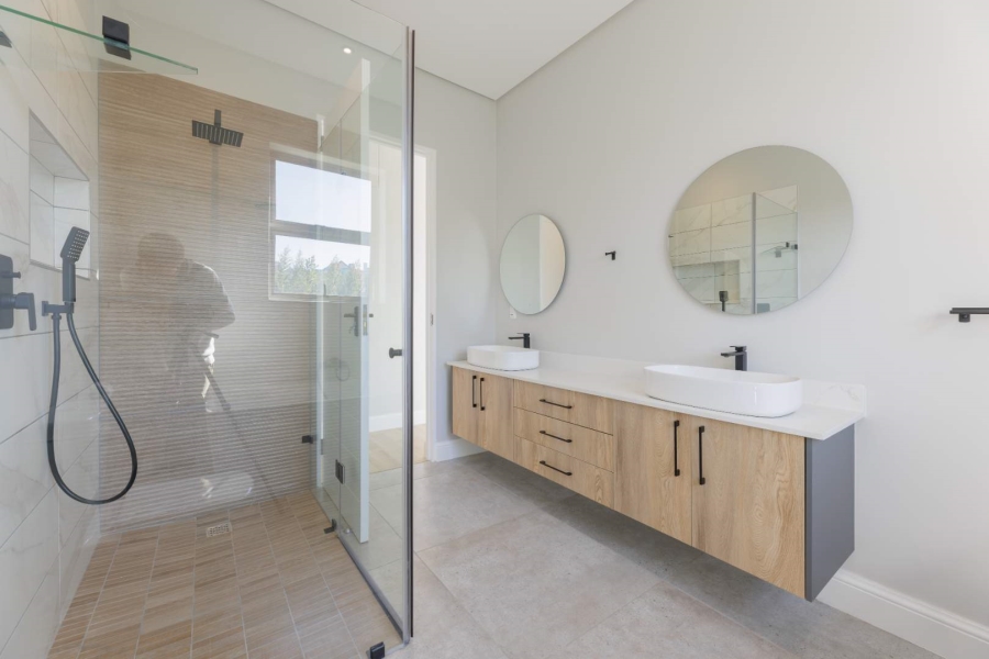 4 Bedroom Property for Sale in Kingswood Golf Estate Western Cape